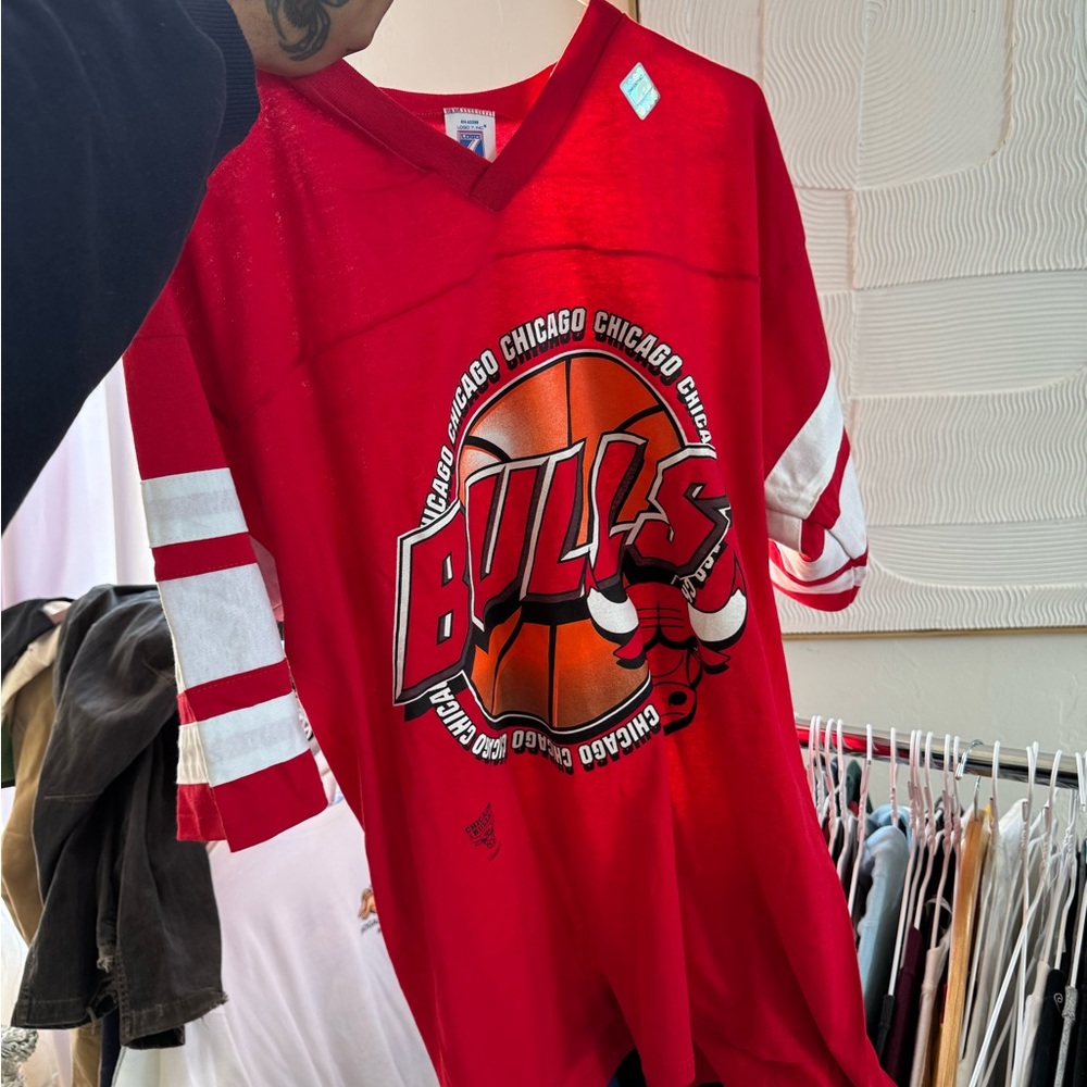 LOGO 7 Authentic Vintage Red Chicago Bulls Men's Jersey Shirt, new with tag
